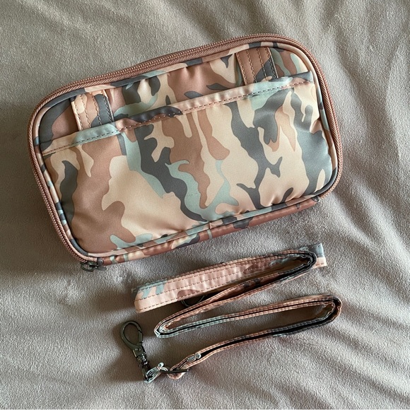 Lug Roundabout in Camo Rose - Picture 4 of 4